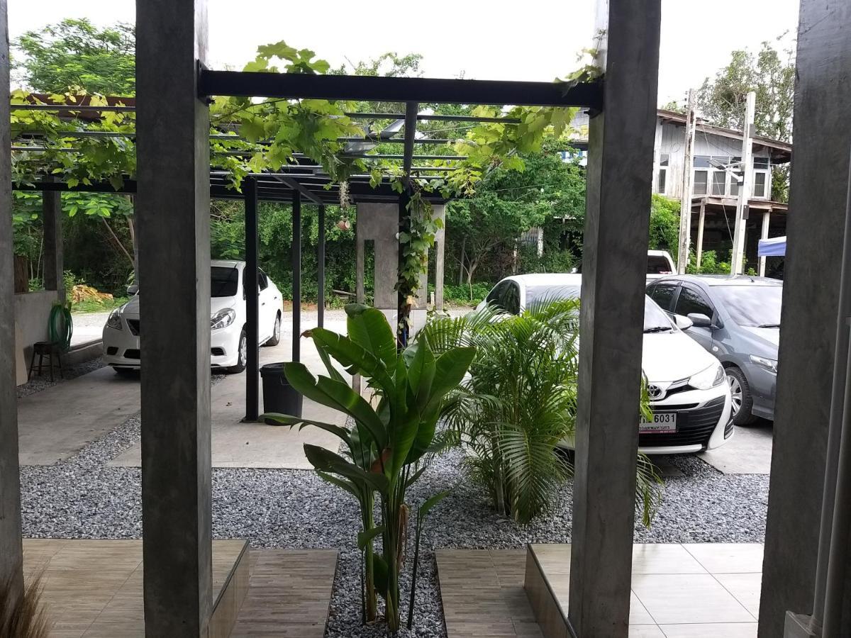 บ้านทะเลอิ่มเอม Bann Talay Im Eimm Ban Phe Exterior foto